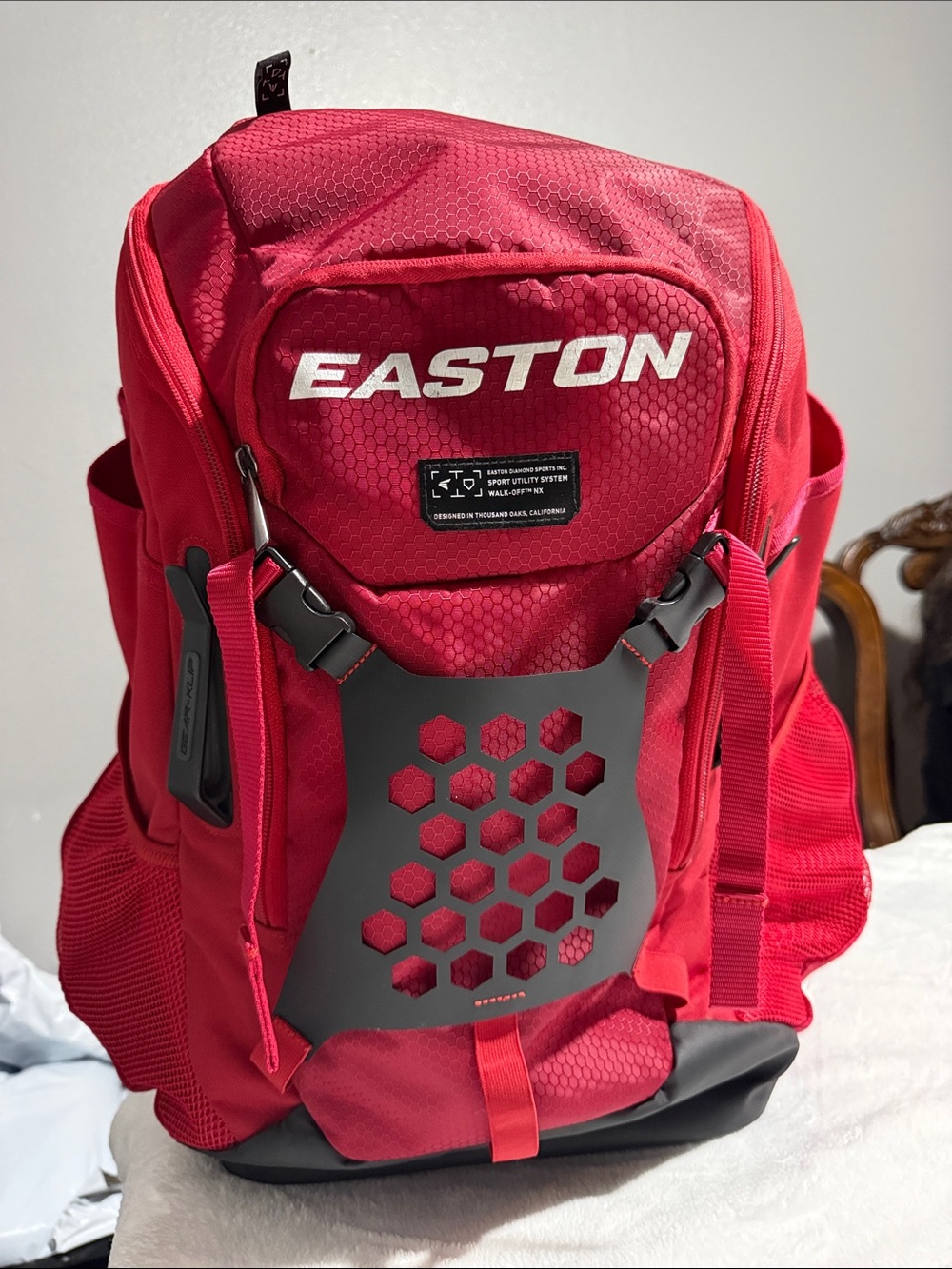 Easton walk off sport utility system backpack Red Hex-Panel Sports Backpack ⚾️